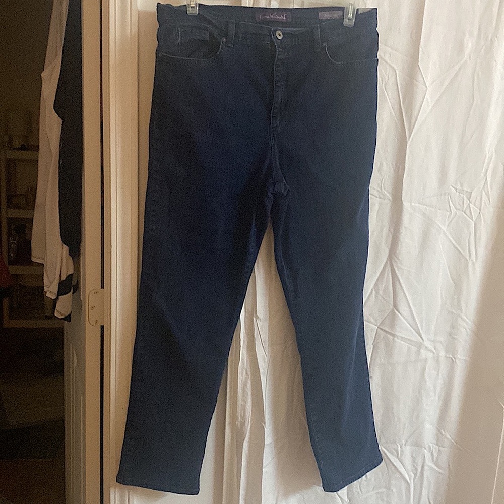 Gloria Vanderbilt size 16.Good condition, straight legs. Confirming jeans.